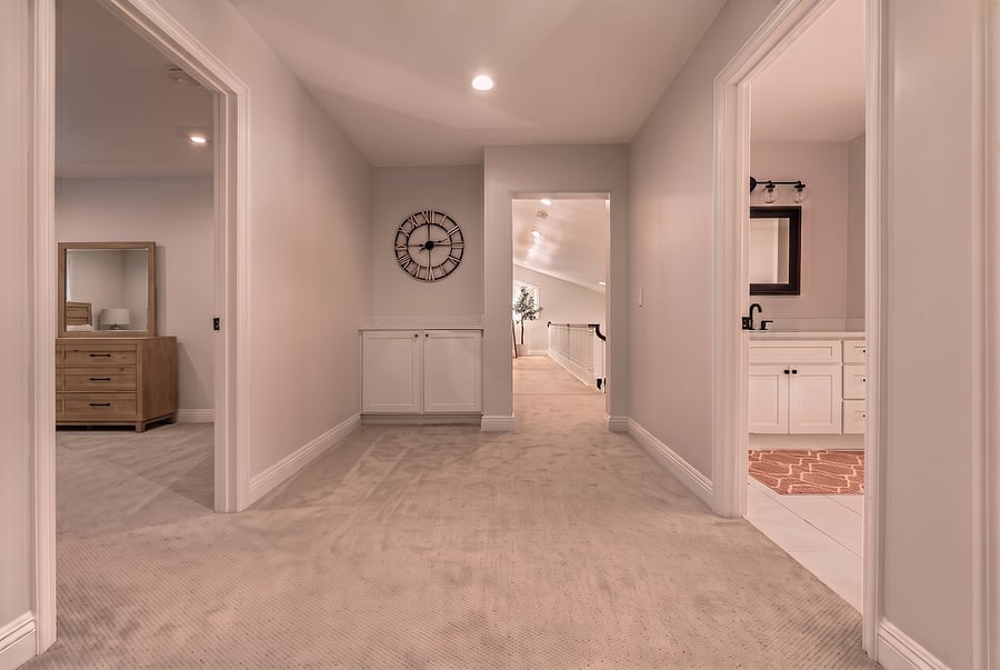 Second-Level Central Hallway
This spacious central landing makes navigating the upper level a breeze. Providing quick access to multiple bedrooms & bathrooms, it is perfect for hosting groups with ease.