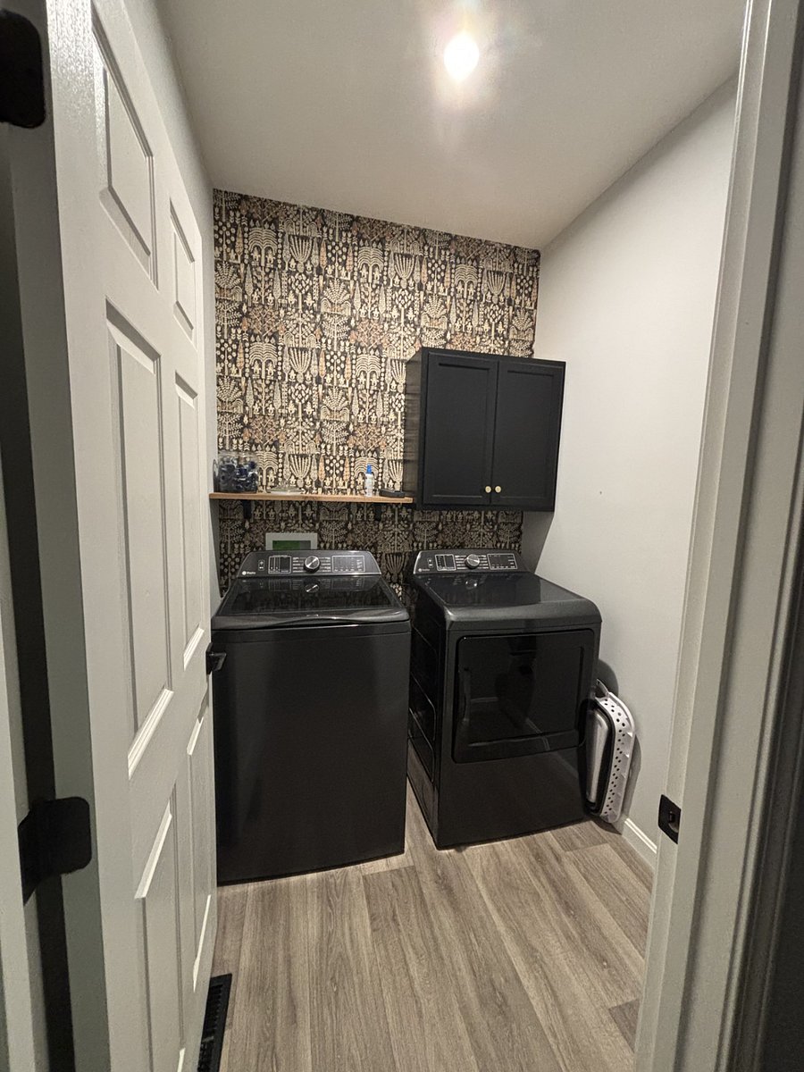 Washer/Dryer on main level