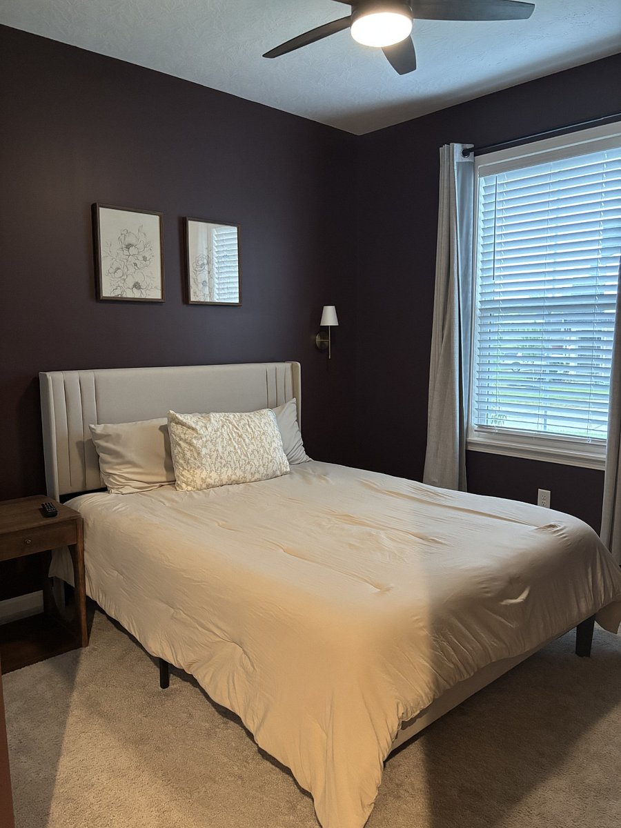 2nd Bedroom. Queen bed