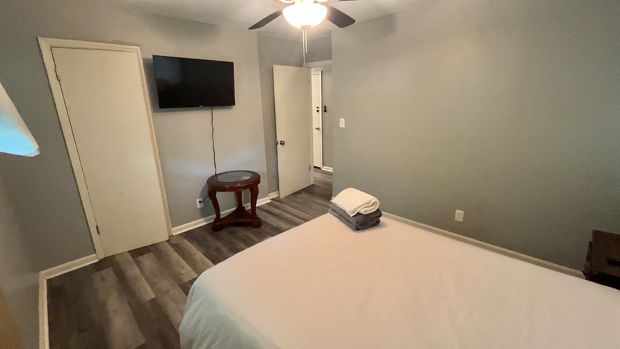 Bedroom 3 private unit with tv