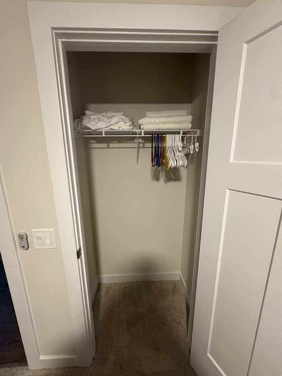 Guest bedroom Closet