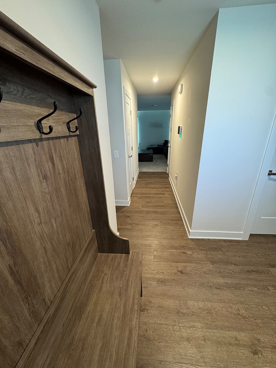 Entry way - Security Screen on right wall
