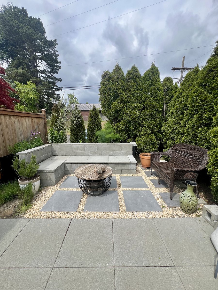 Have a bonfire or cook on the propane pit in the enclosed patio. Enjoy the herb garden when it's in season. There's even space to grow your own!
