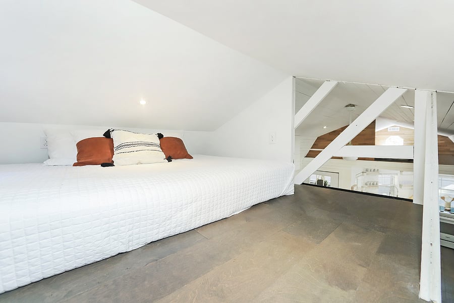 Loft bed 