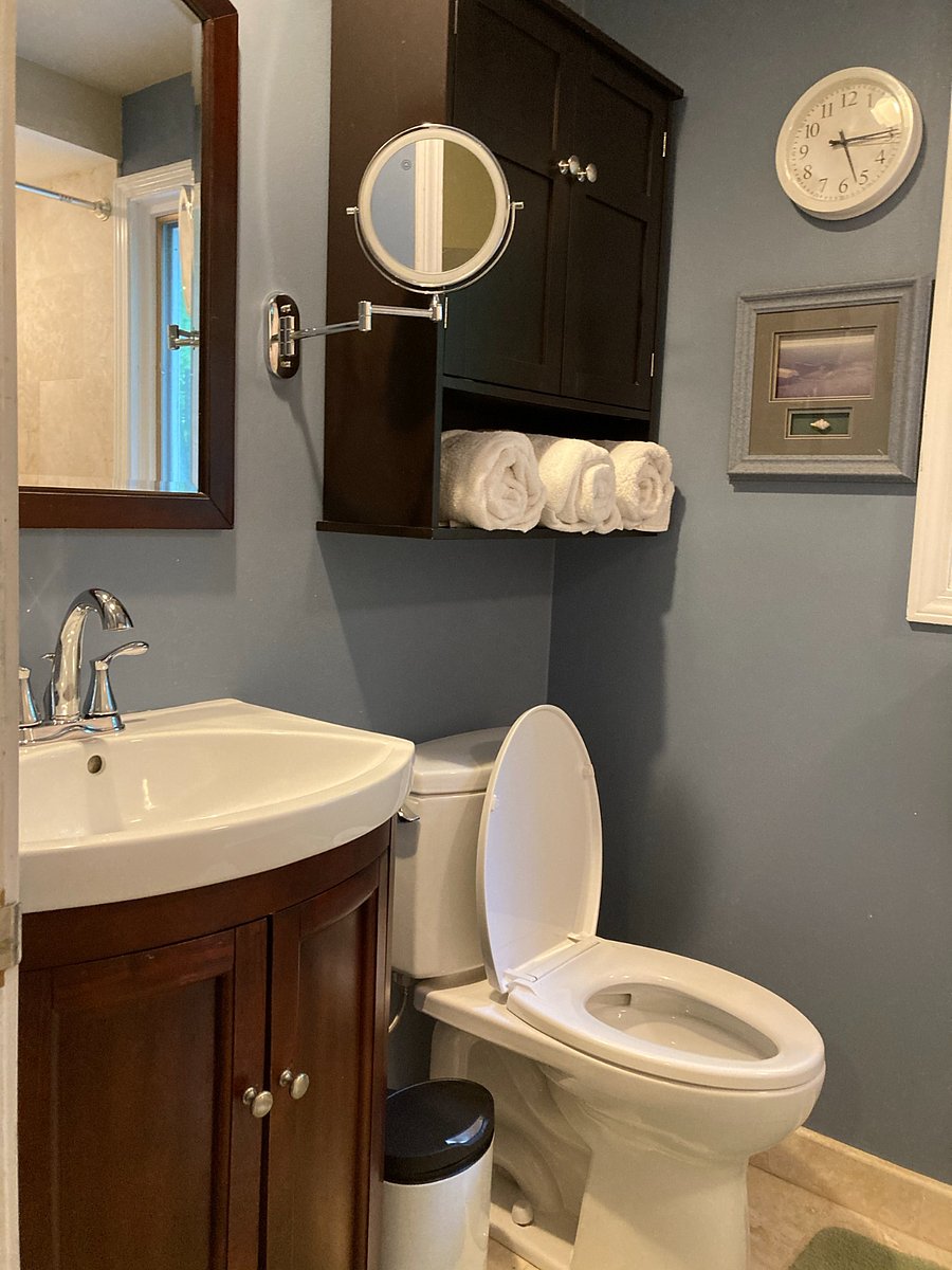 Upstairs full bath