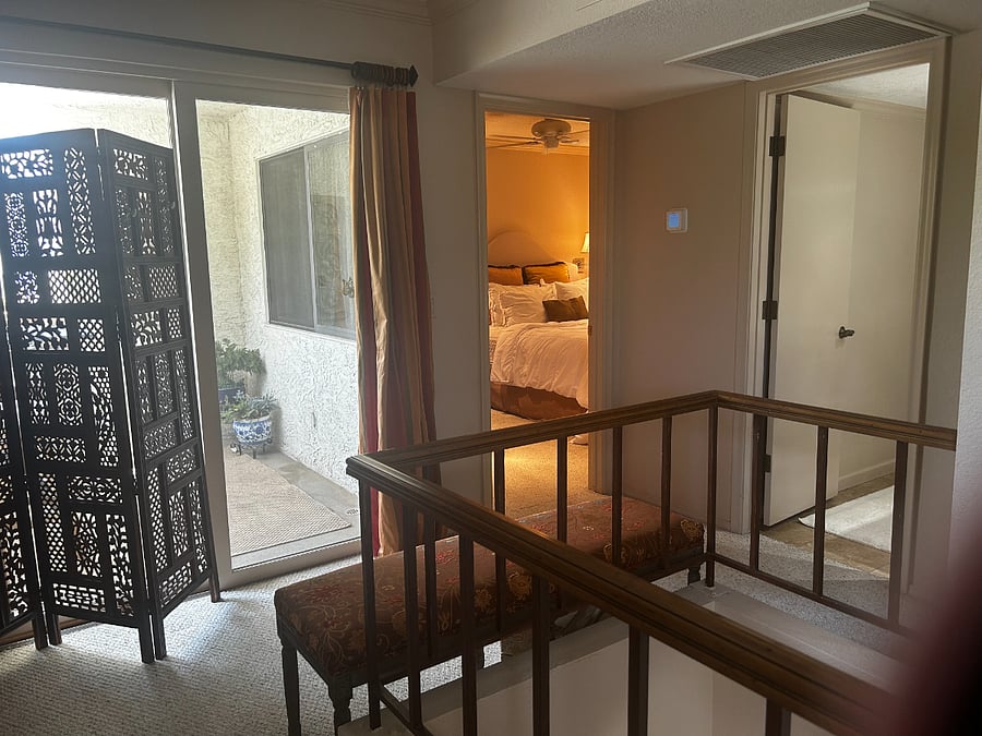 landing leading to bdrm, bthrm and study/den