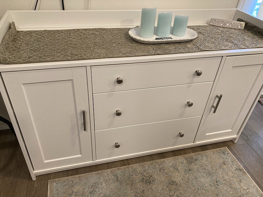 Plenty of drawers and shelves for storage.
