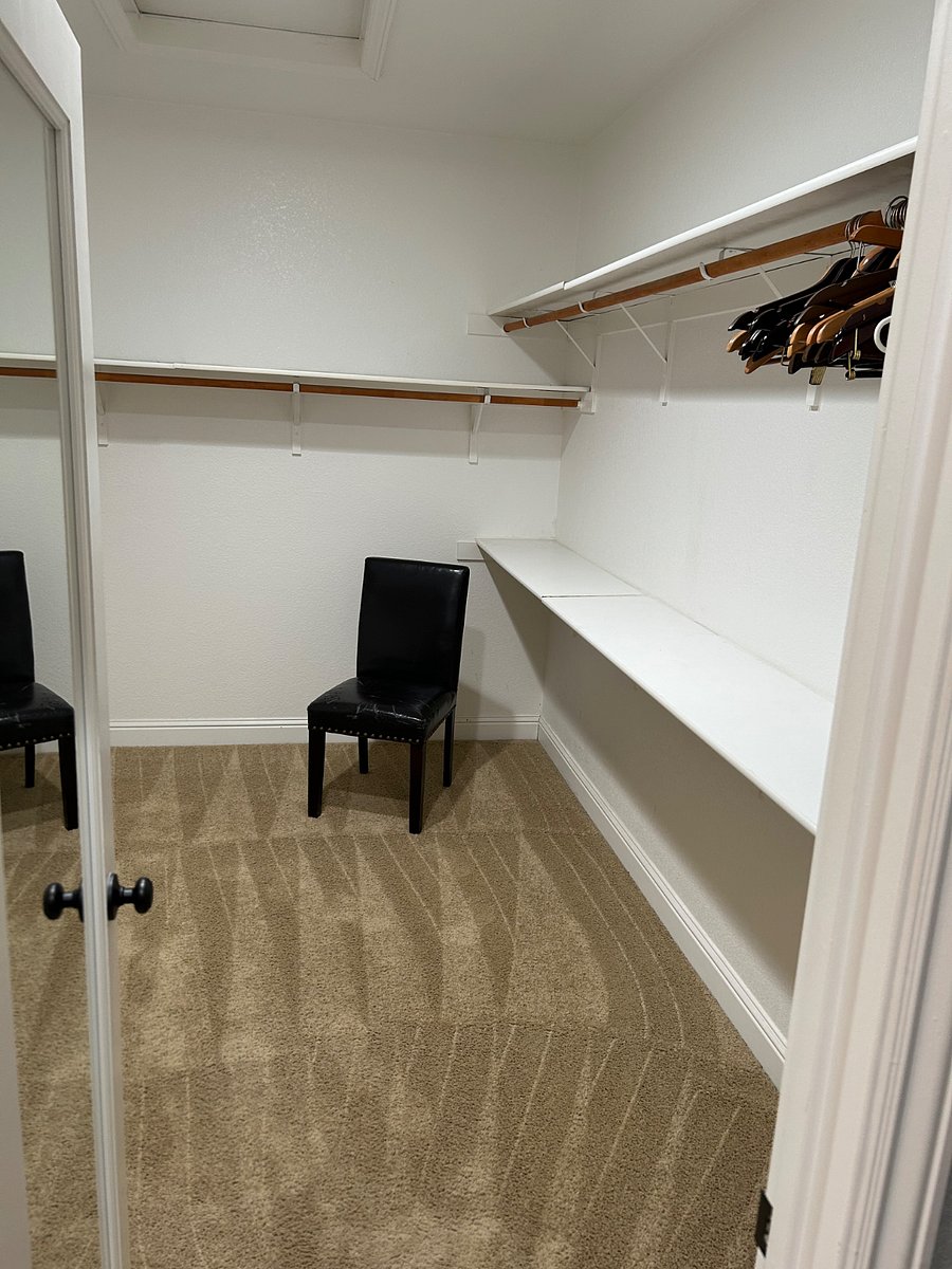 MB walk-in closet