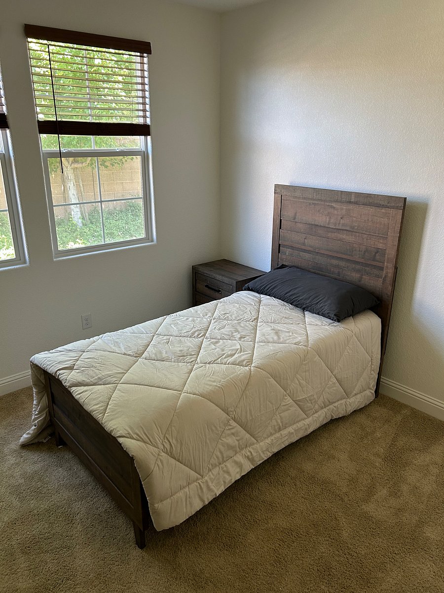 Bedroom with Twin Single bed