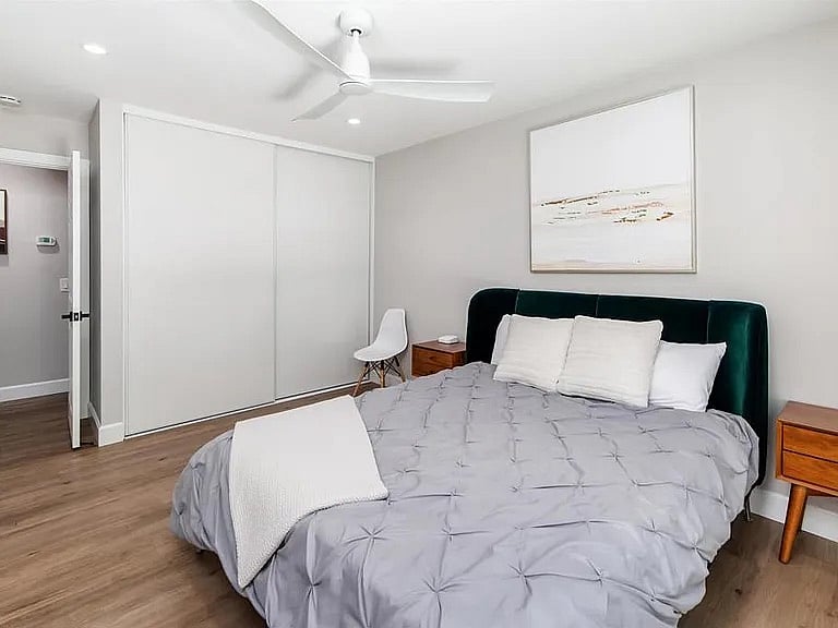 guest bedroom 1- queen bed, full closet