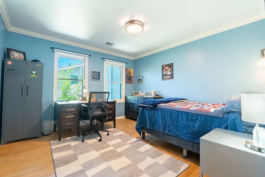 Upstairs bedroom, full sized bed