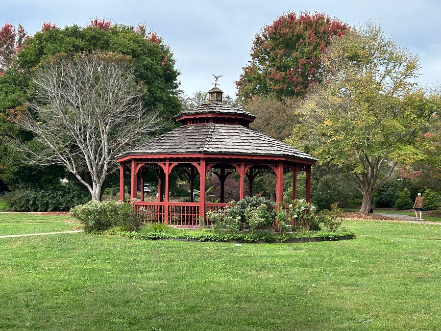 Laurel Green Park 4 blocks away
