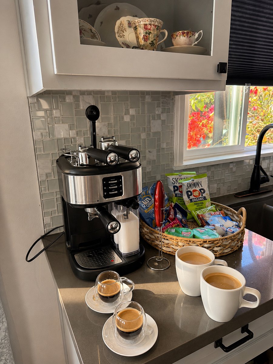 Espesso Machine, tea & Coffee station