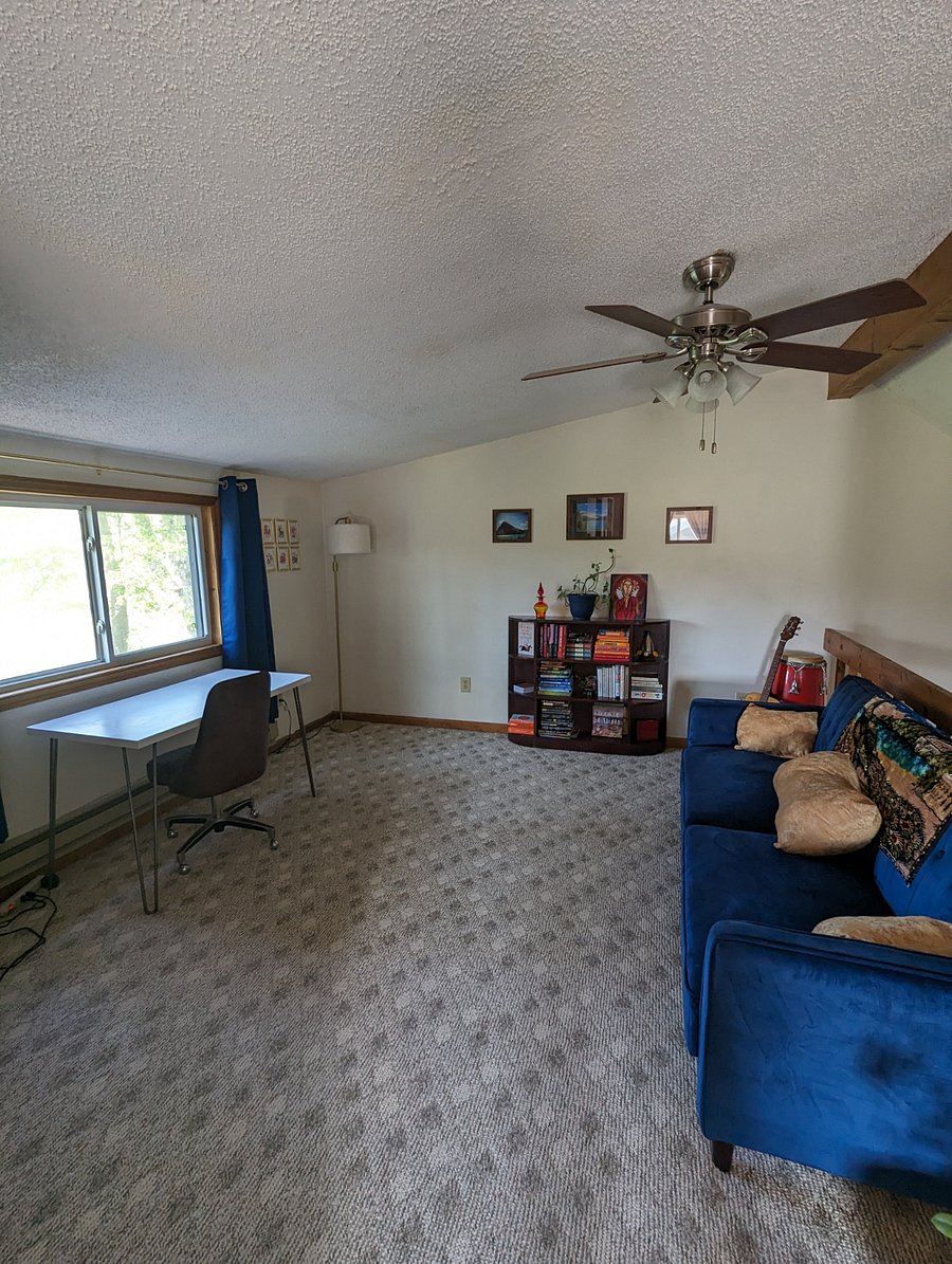 Upstairs loft arrangement.