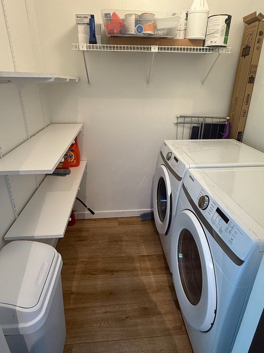 Washer-dryer in unit.