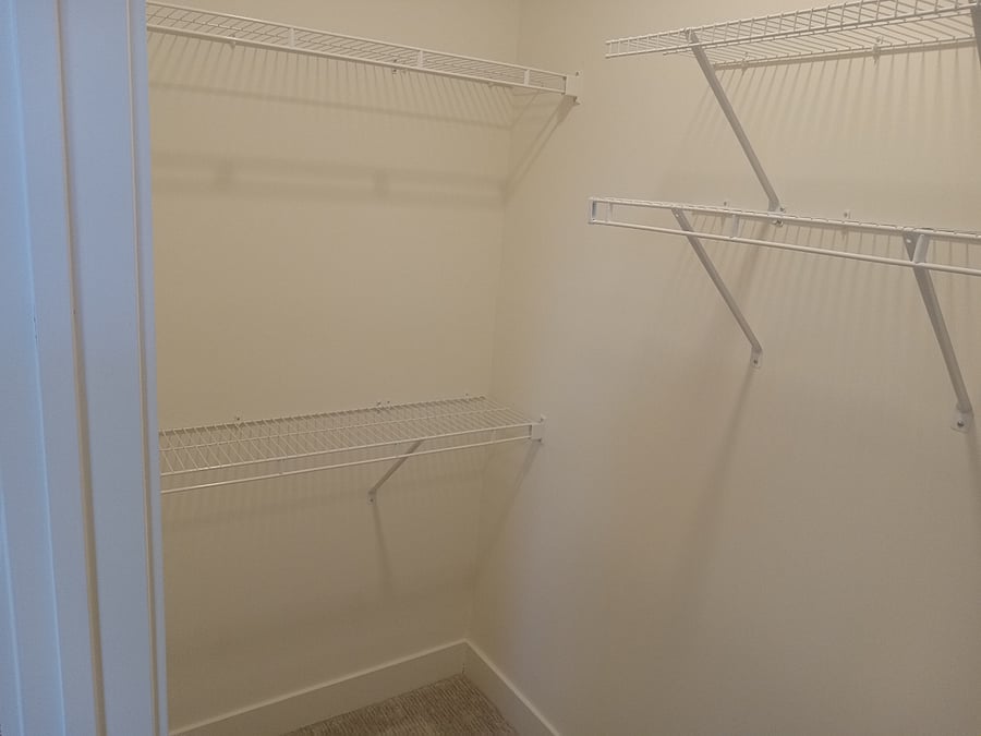 Walk-in Closet 7' x 4'