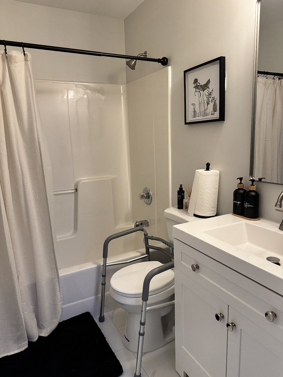 Full Bathroom #2