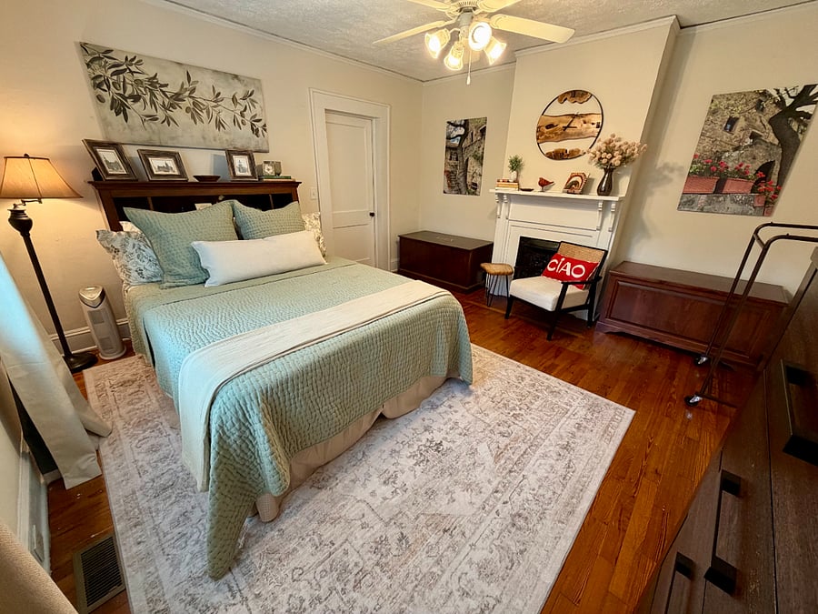 Secondary Bedroom, Queen Bed, Tuscany Inspired