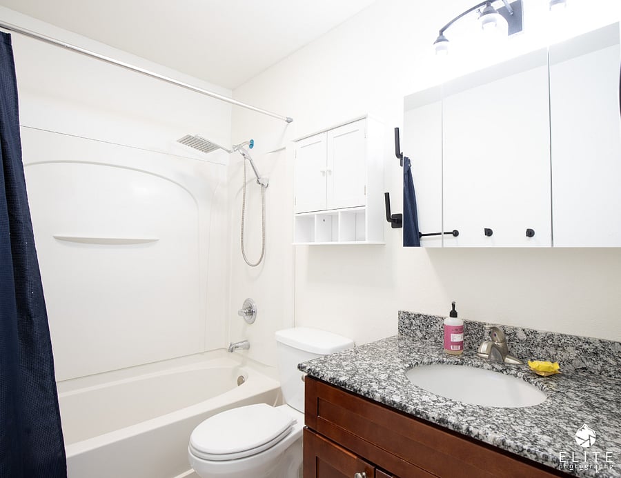 Primary suite bathroom - Full
