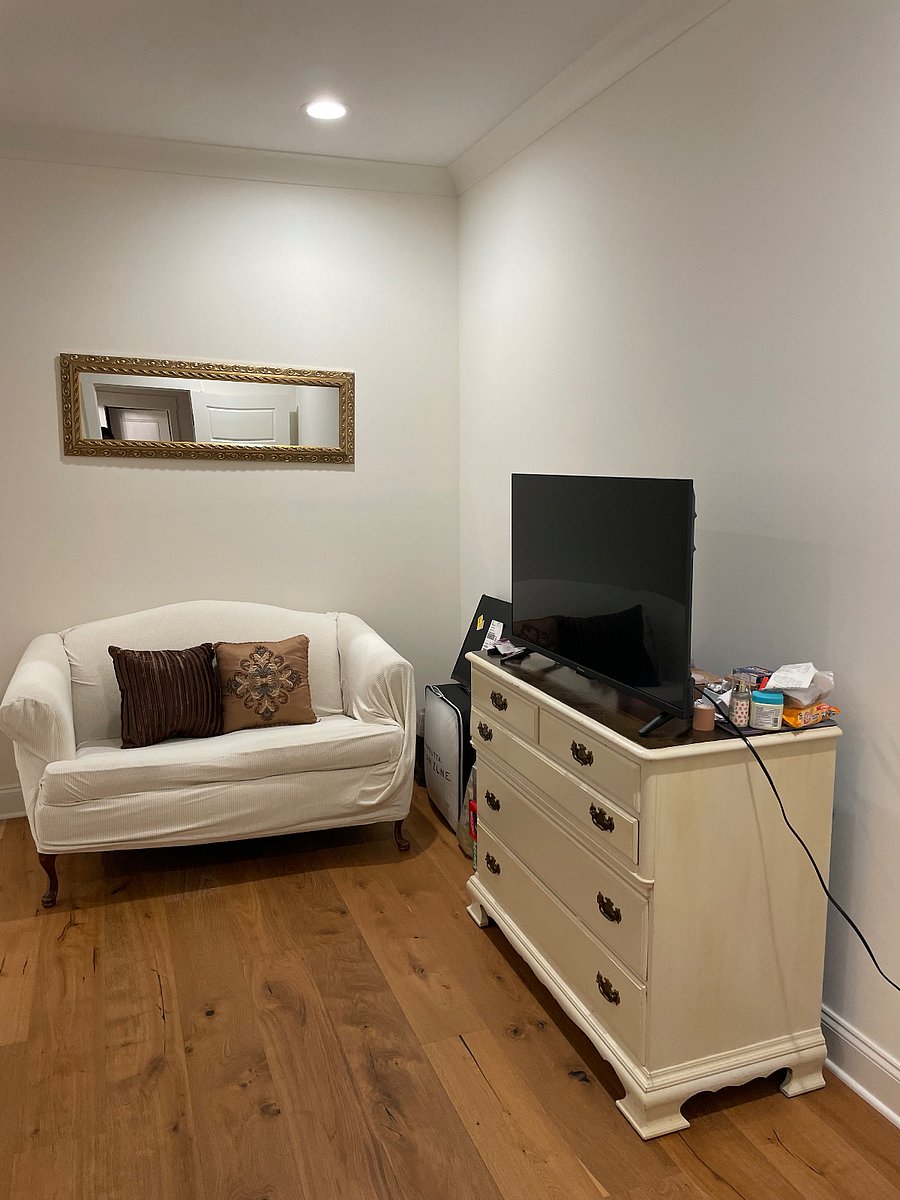 Main bedroom - sitting area