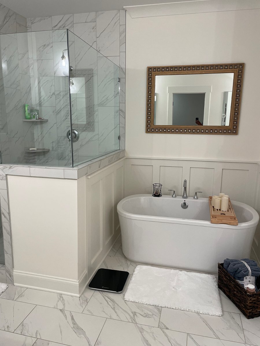 Main bathroom (additional photo)