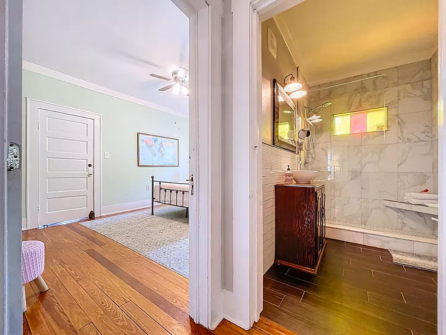 2nd bedroom and full bathroom - perfect for guests.