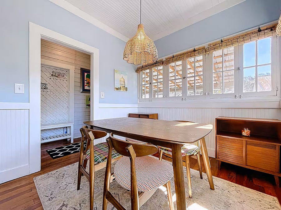 Eat in breakfast room/dining area