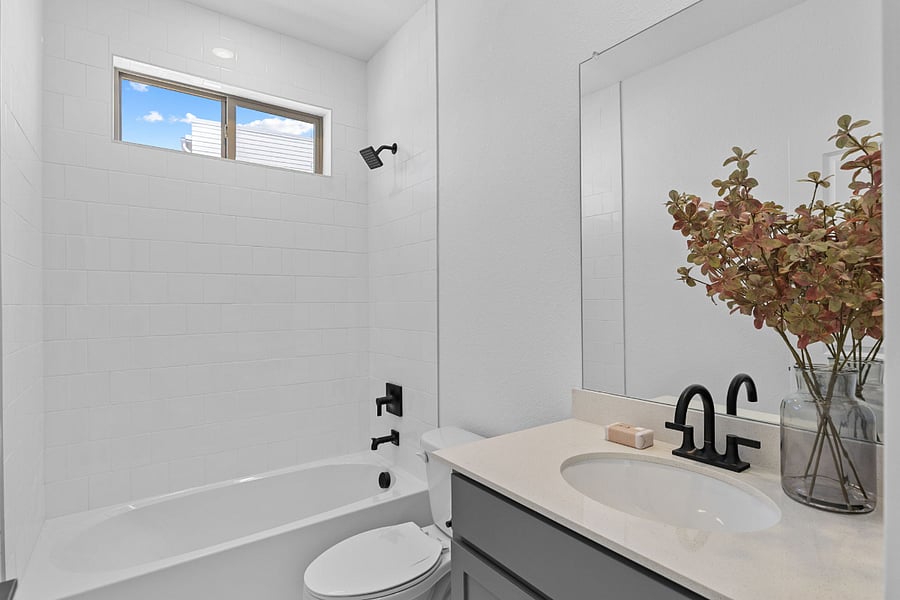 Full Bathroom - Middle Floor