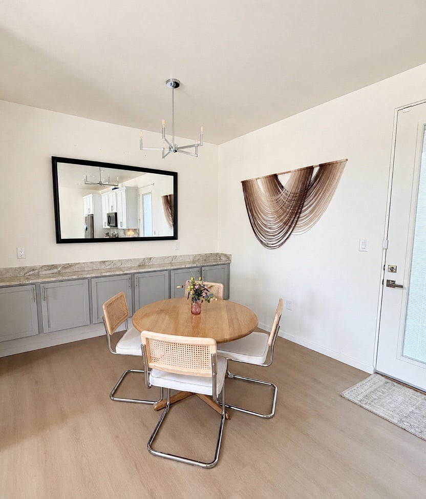 Main floor: Dining