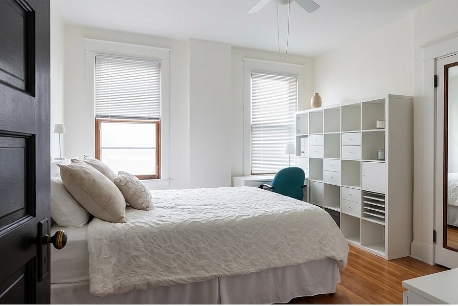 Queen bedroom 