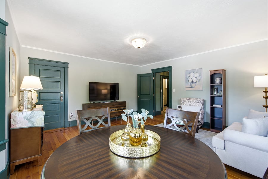Spacious living room