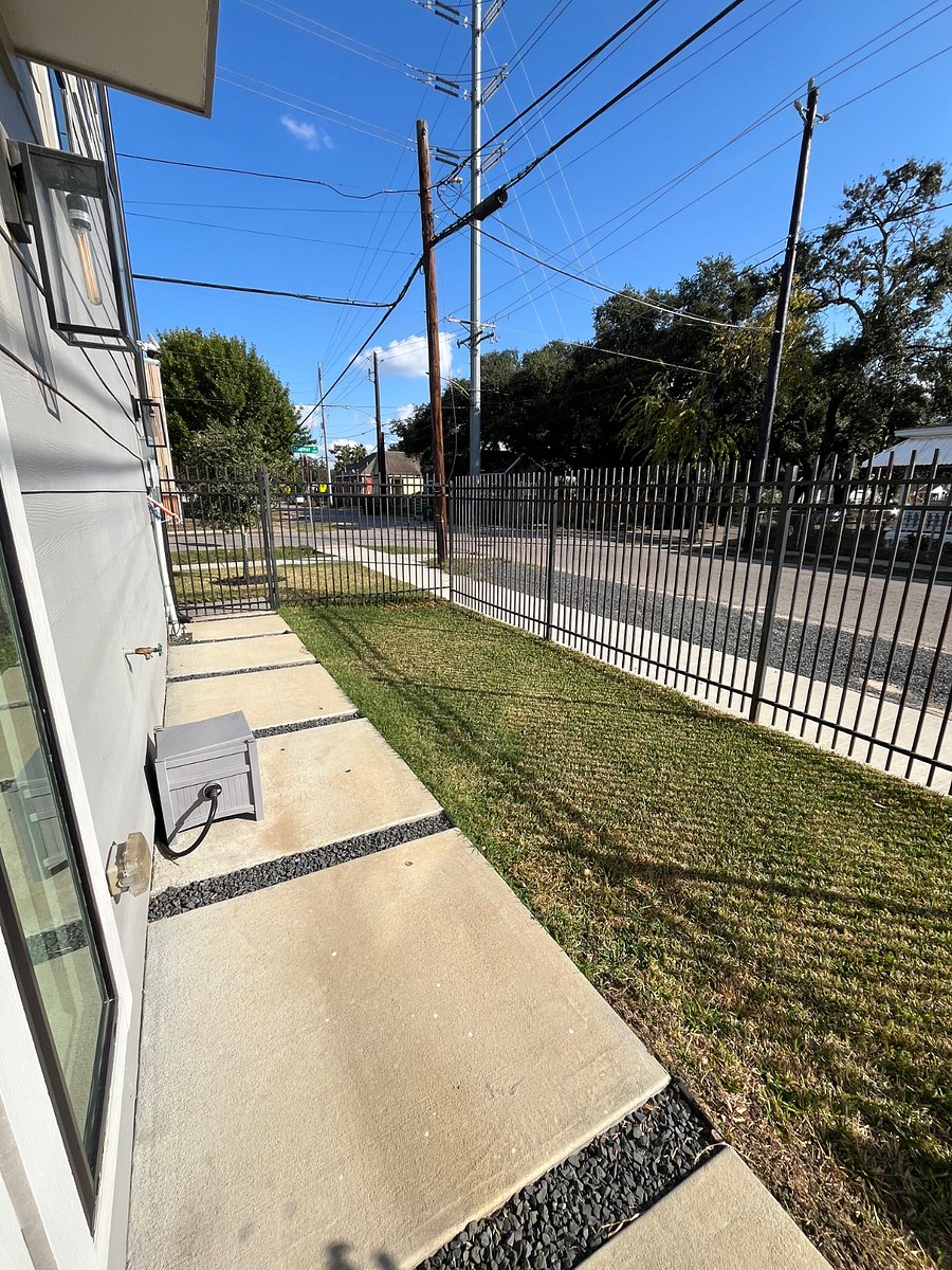 Private Yard, Gate can lock