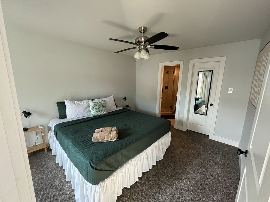 1st Floor, Bedroom w/ Ensuite