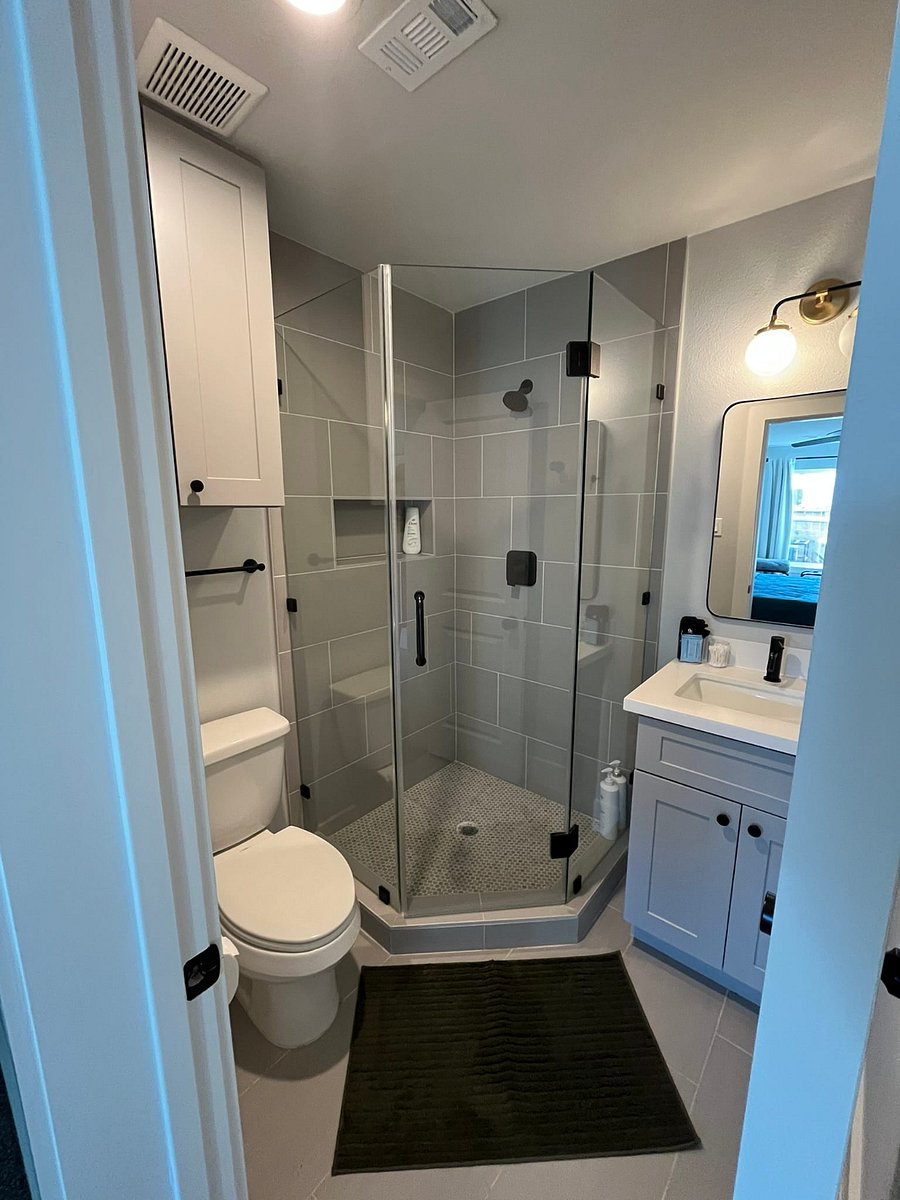 1st Floor Bedroom, Private bathroom