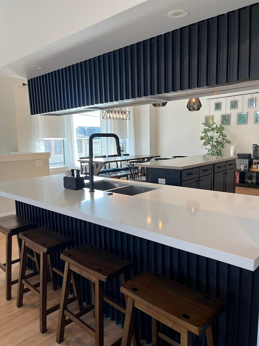 Counter Seating - 4