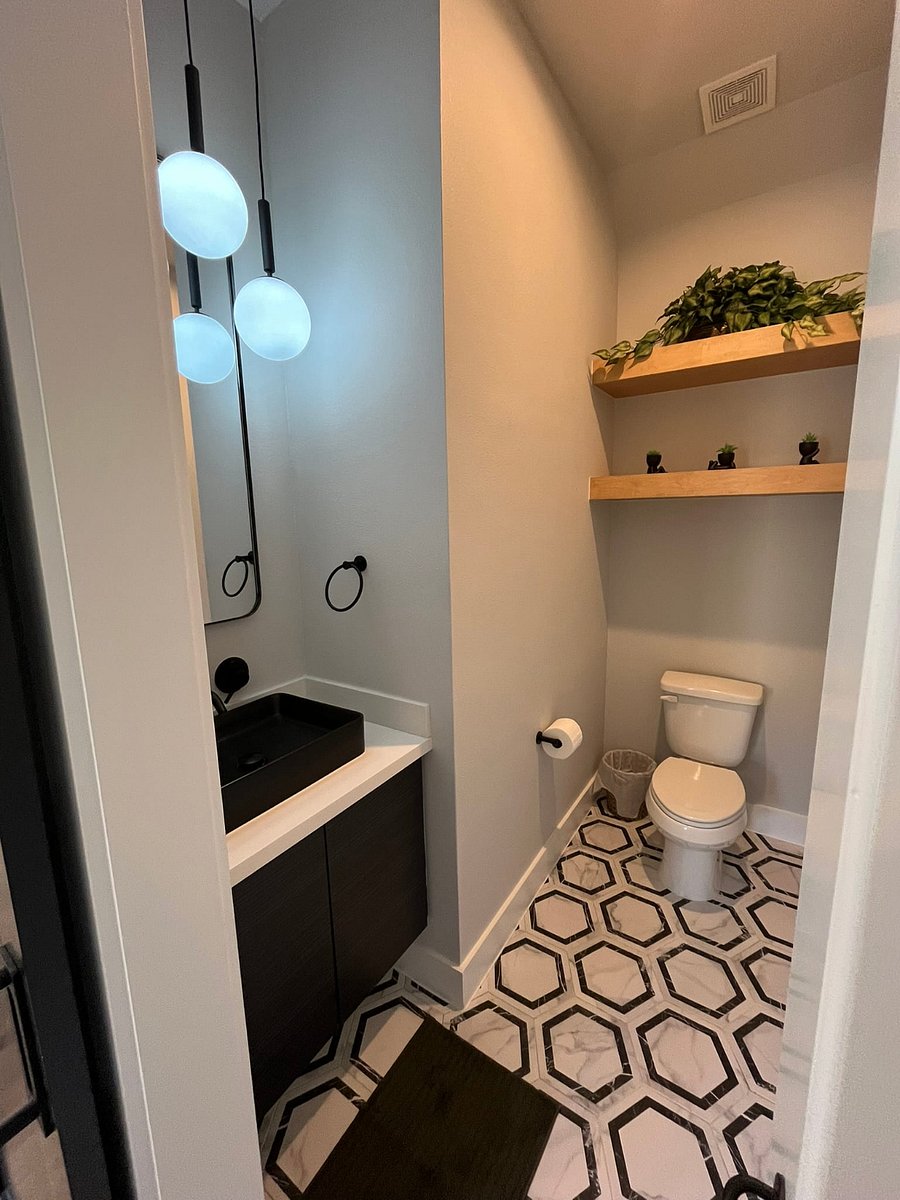 2nd Floor, Half Bath