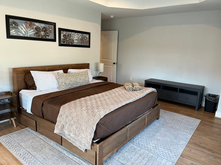 3rd Floor, Master Bedroom w/ Double Vanity Ensuite
