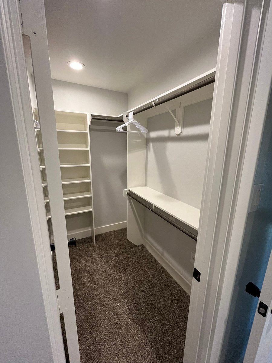 3rd Floor, Master Bedroom w/ Double Vanity Ensuite, Walk in Closet