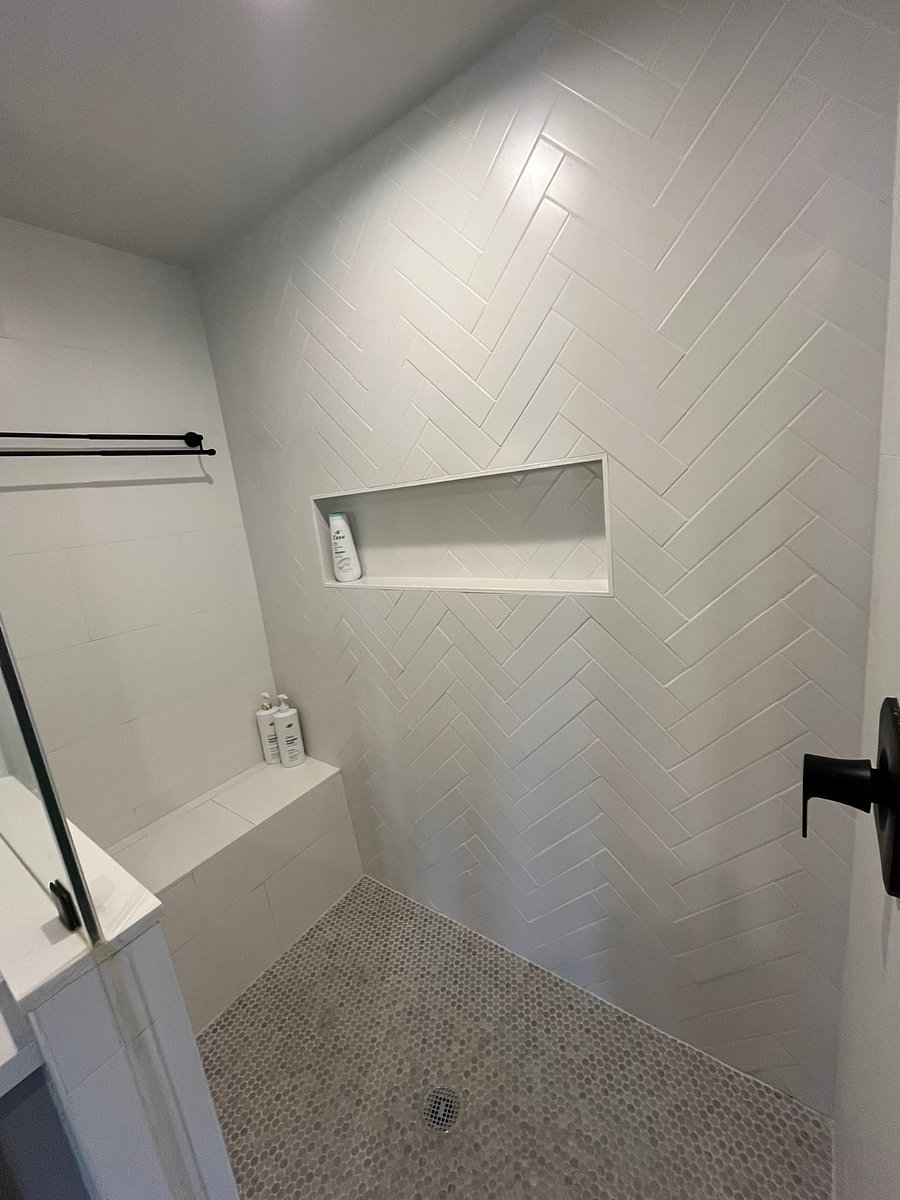 3rd Floor, Master Bedroom w/ Double Vanity Ensuite, Walk-in shower