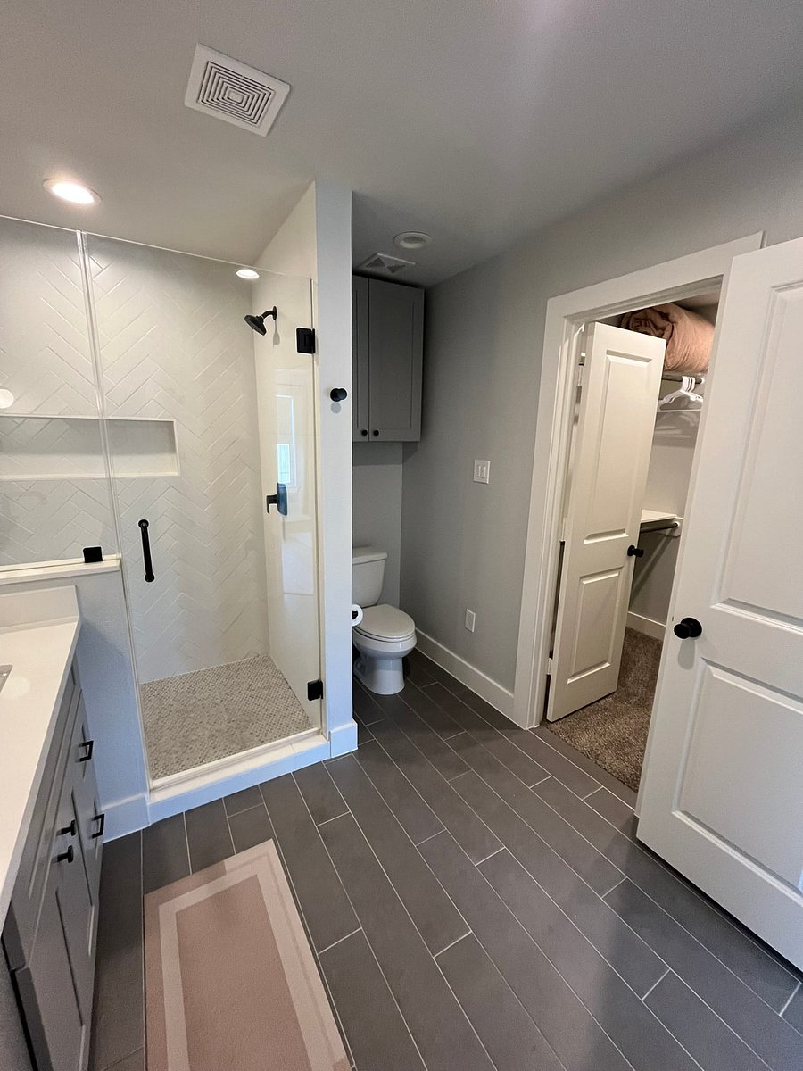 3rd Floor, Master Bedroom w/ Double Vanity Ensuite, Walk-in Closet, Walk-in Shower