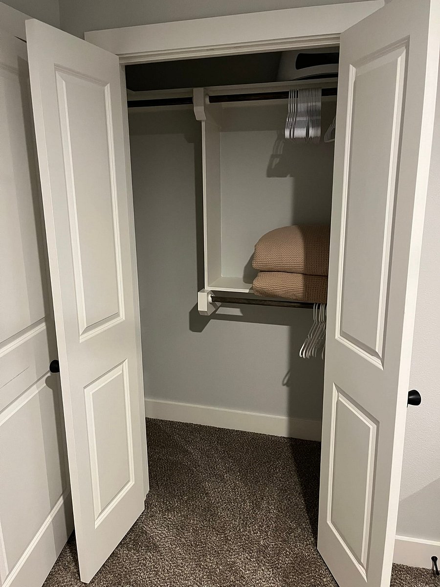 3rd Floor Bedroom w/ Ensuite, Closet