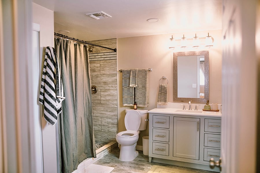 Large ensuite bathroom