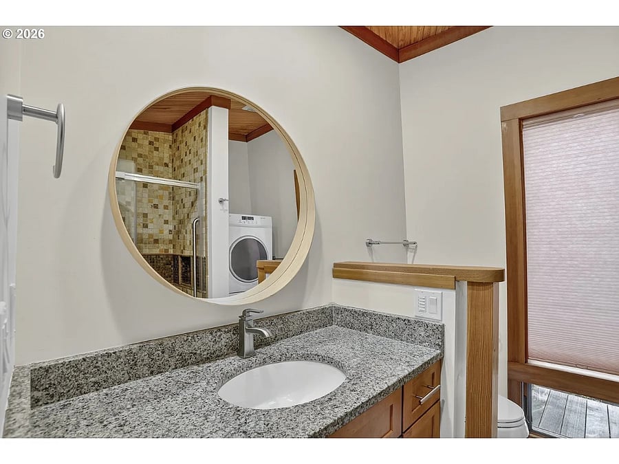 Bathroom vanity