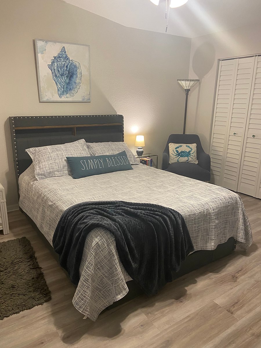 Master Bedroom with 2 walk-in closets