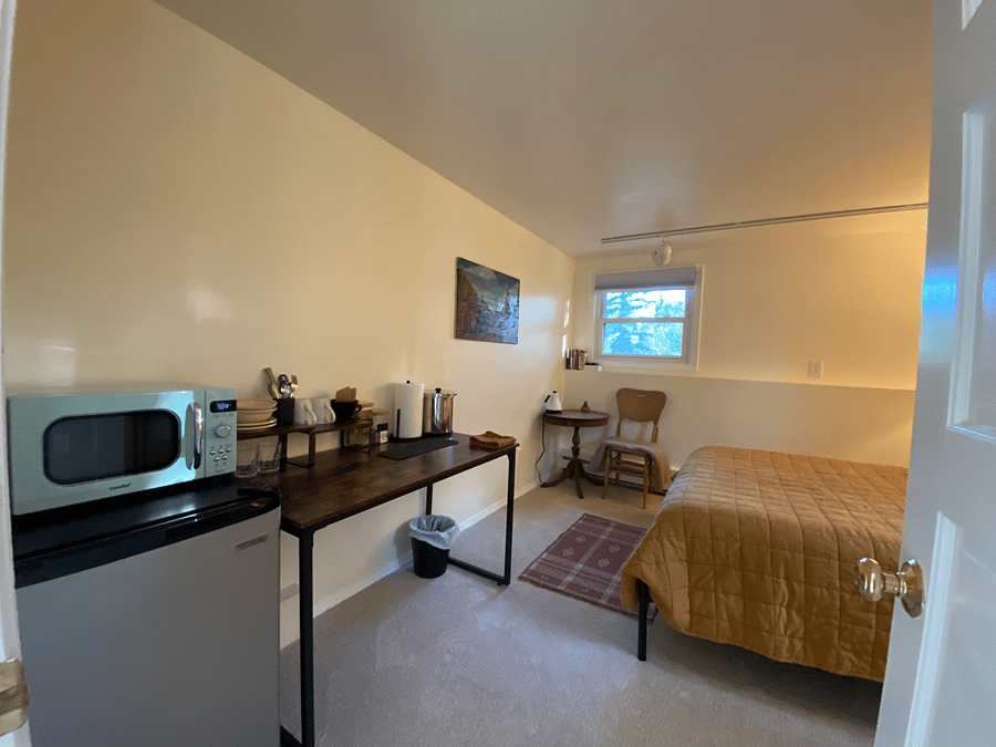 Entrance to the bedroom 