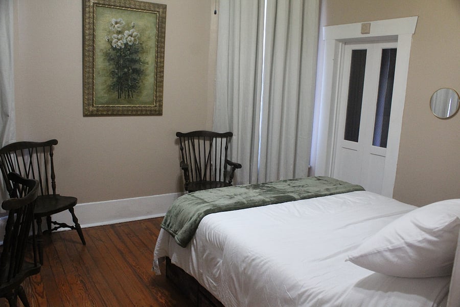 Queen size bedroom