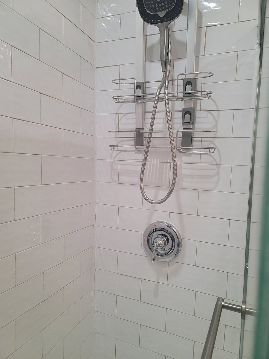 Shower head in mbr bath