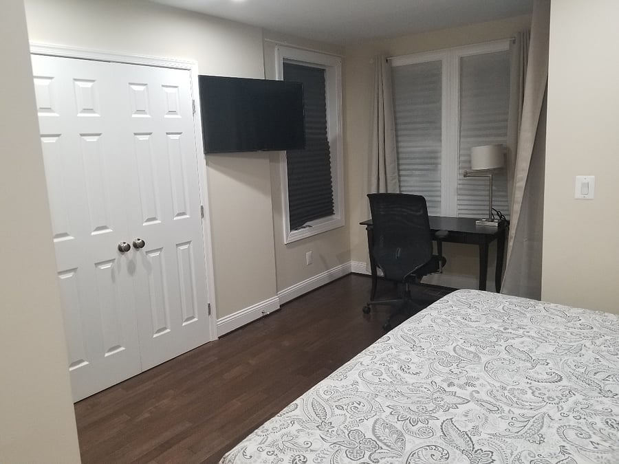 Closet & desk in mbr