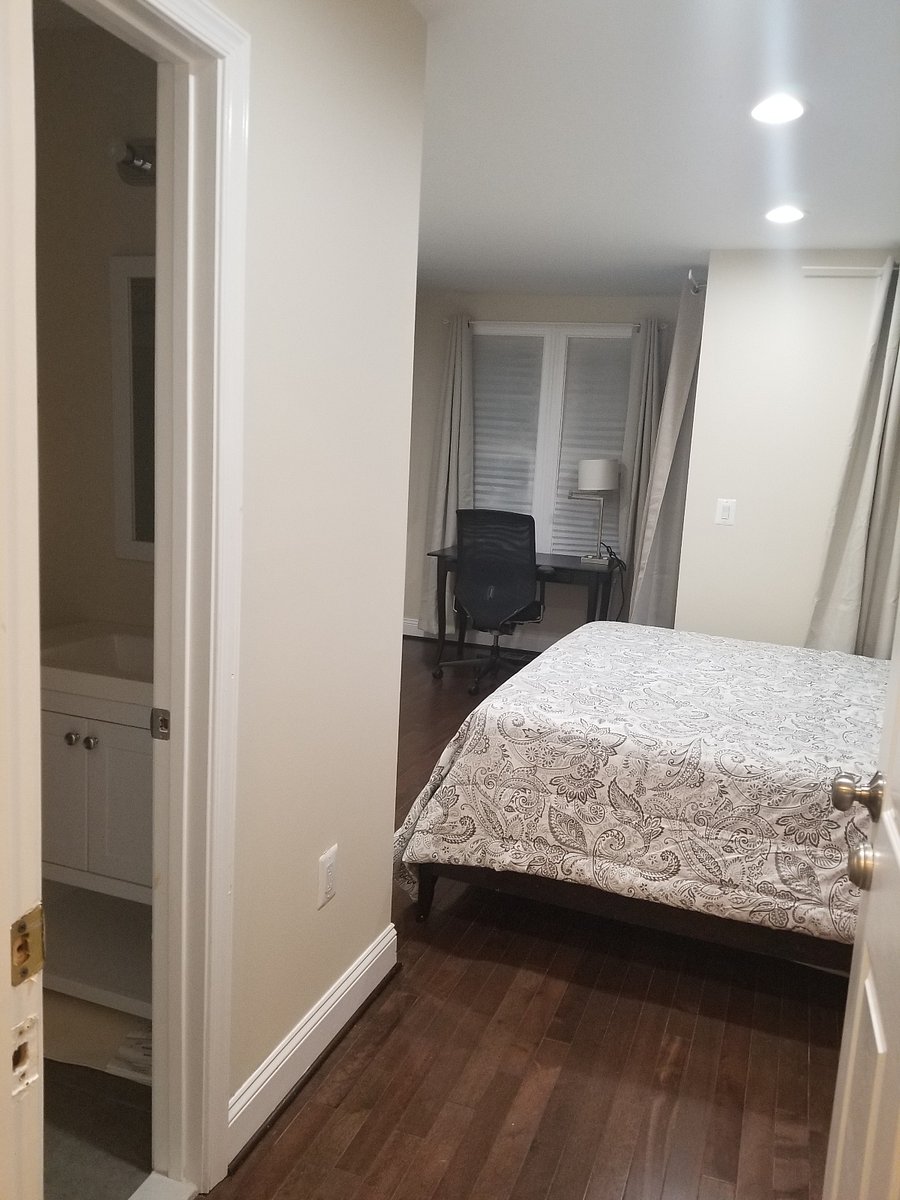 MBR bathroom to left