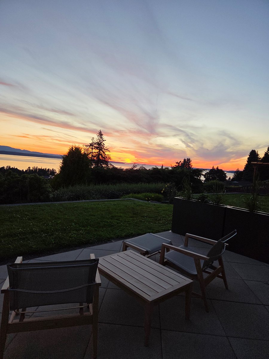 Sunsets never get old.